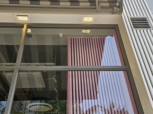 store_window_cleaning_after2.jpg