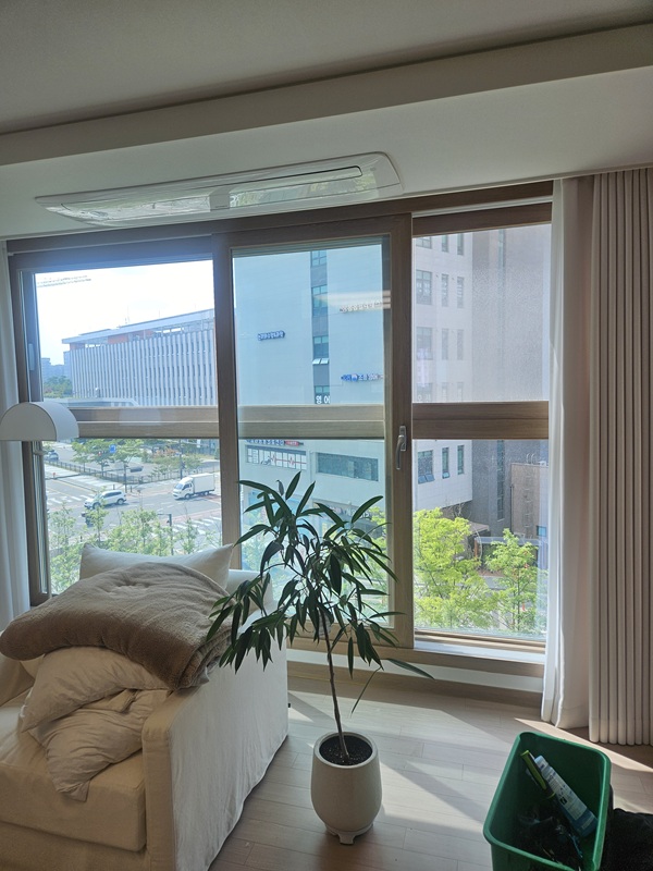 apartment_window_cleaning_before1.jpg