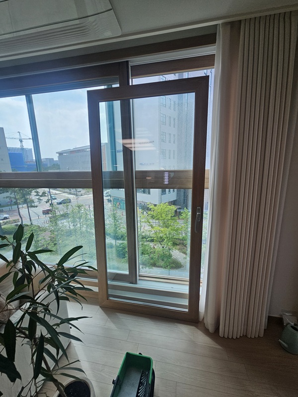 apartment_window_cleaning_before2.jpg