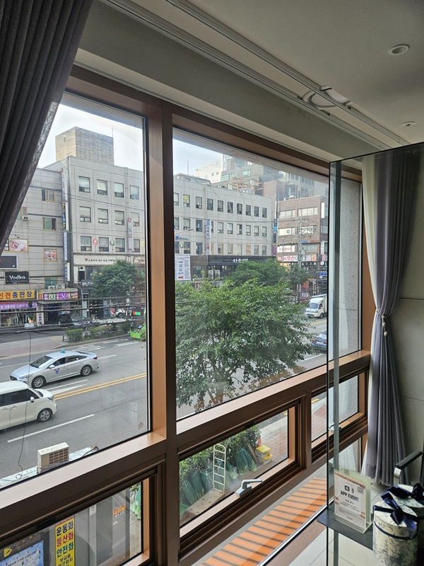 building_window_cleaning_before1.jpg