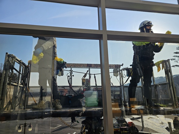 resort_window_cleaning.after1.jpg