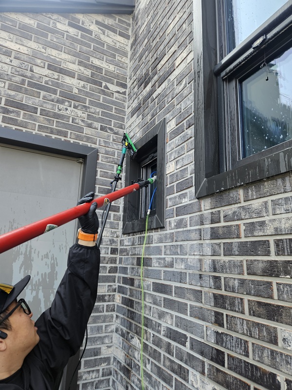 residential window cleaning6.jpg